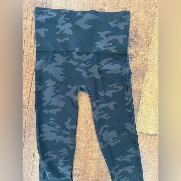 SPANX Womens leggings Sz XS extra small Camo - Picture 2 of 6